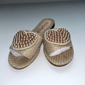 Aloha Woman’s beige neutral open toe slider flat sandals pearl details Sz 37